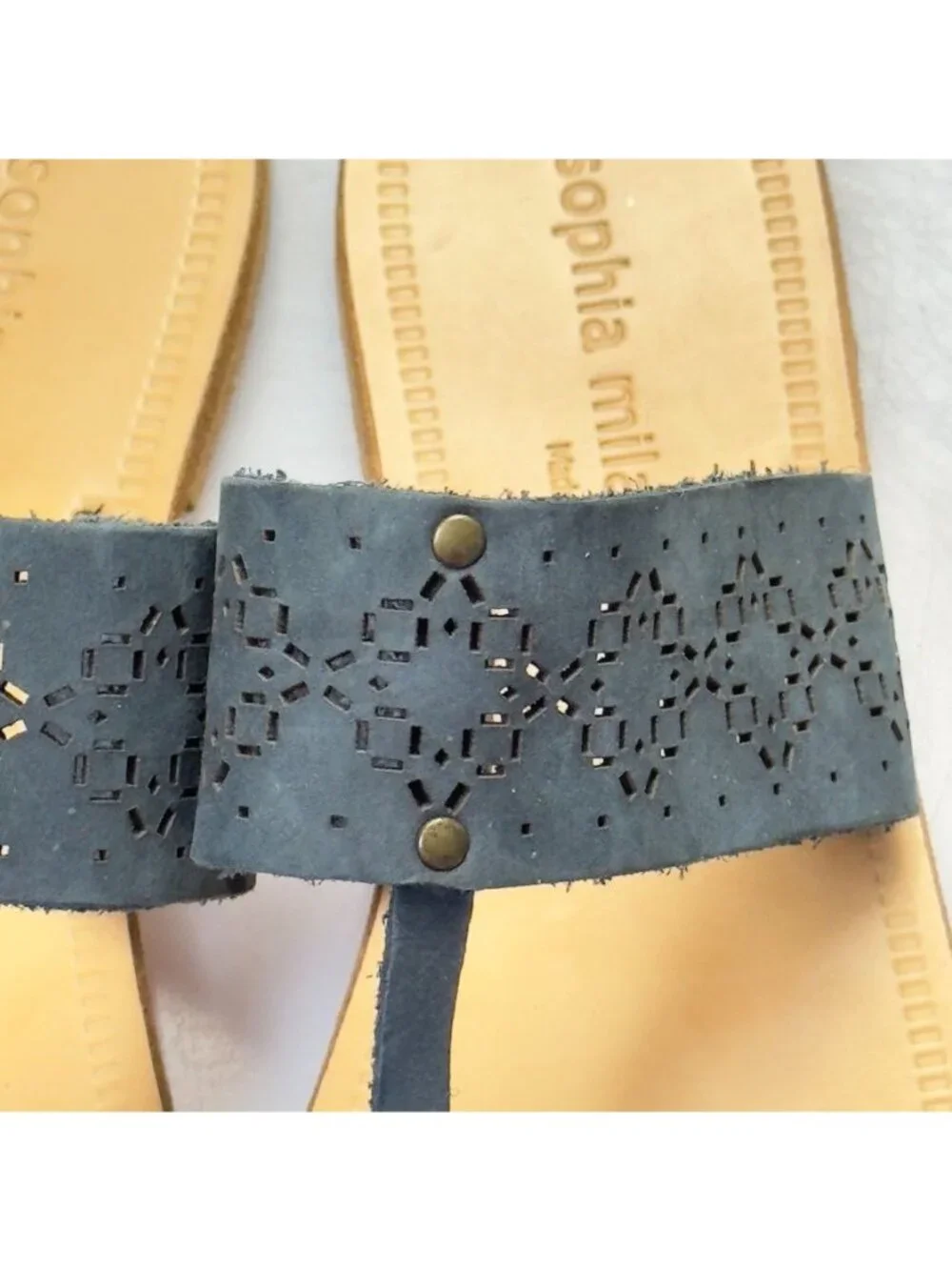 SOPHIA MILANO Women's Shoes Gray Flat Slides Perforated Leather Thongs Size 7.5M